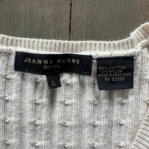 Timeless cable knit sweater featuring - Picture 3 of 3